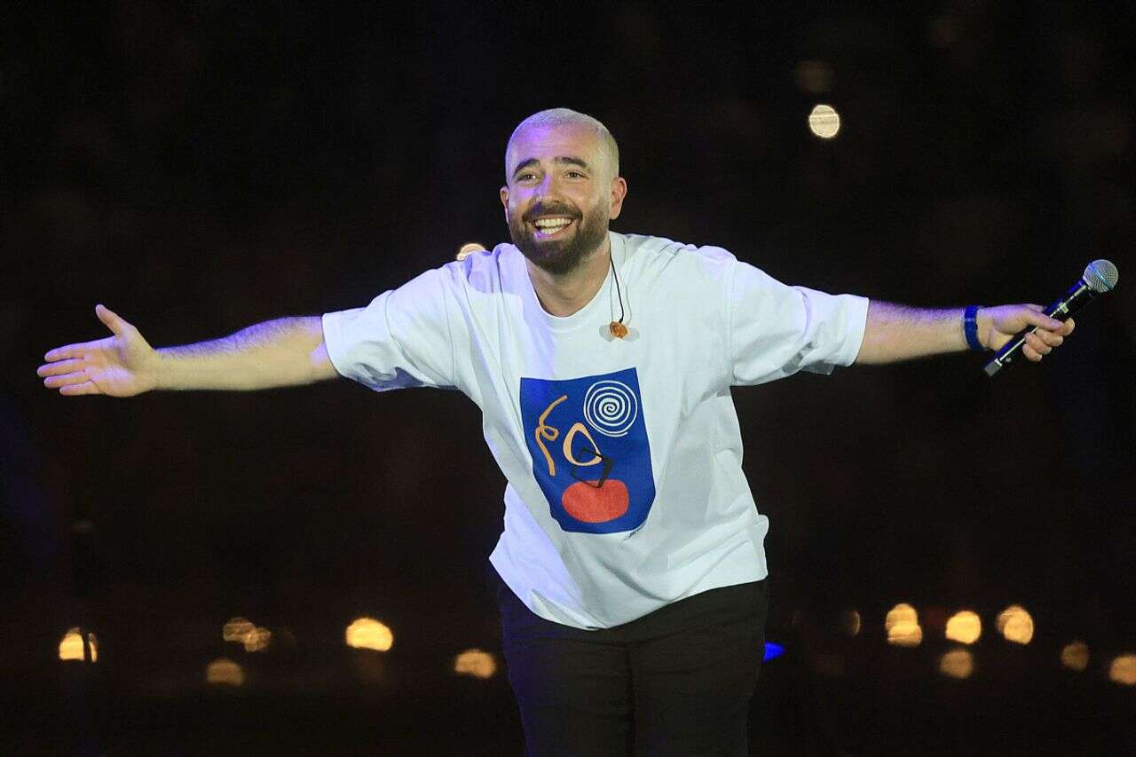עומר אדם בתצלום שפורסם בכתבה על חברת ענן
